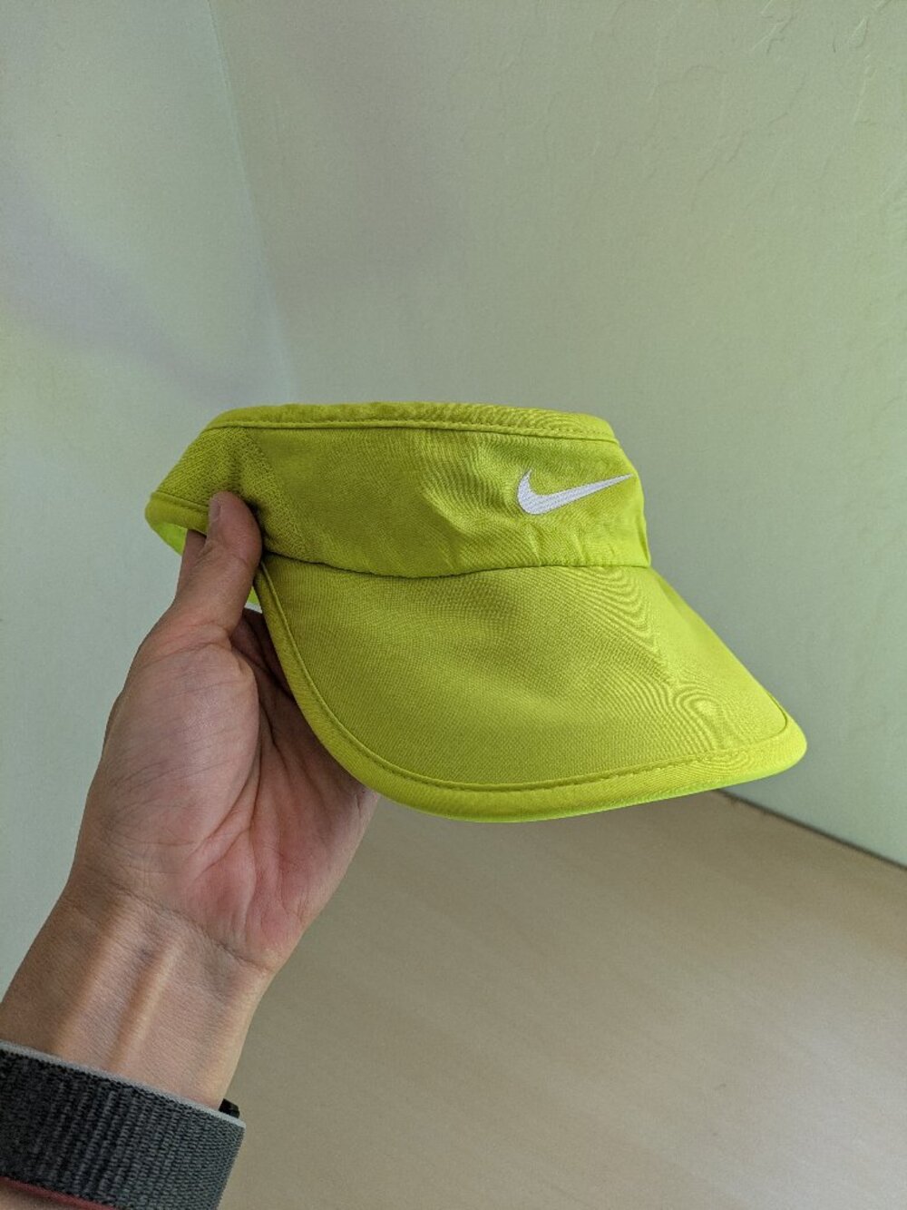 Nike Daybreak Golf Sun Visor Cap Bright Yellow Adjustable One Size
